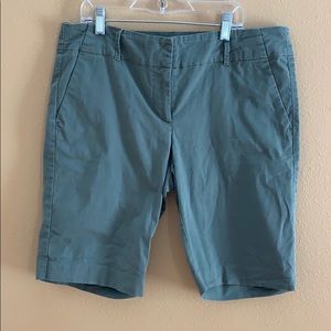 Short Bermuda Vert Kaki en Lin à Poches - Yours Clothing